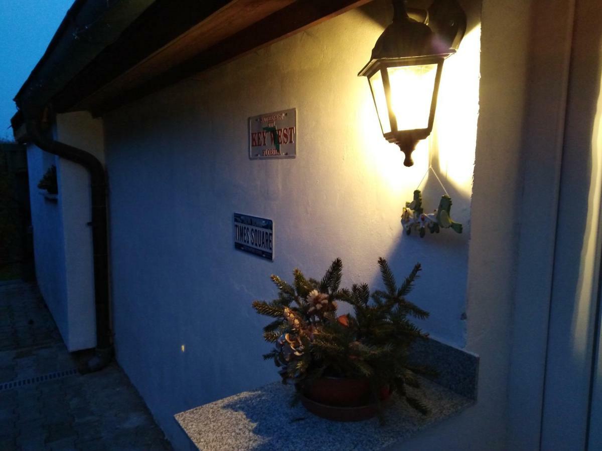 Suita U Toma Vestec  Exteriér fotografie